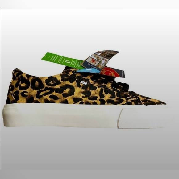 Lamo Amelie Cheetah Animal Print Fashion Platform Sneakers Size 9 NIB - Picture 1 of 9